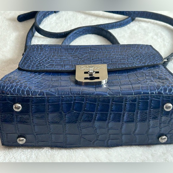 Patricia Nash Blue Leather Croc-Embossed Crossbody Bag Stylish Hardware - Picture 3 of 16